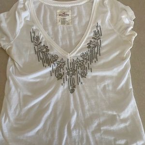 White tshirt with deaign